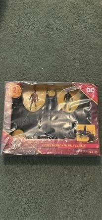 DC Comics, The Flash Ultimate Batwing Set The Flash and Batman Action Figures, 4-inch Playset Kids Toy