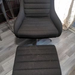 Swivel Chair With Ottoman