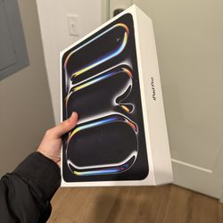 iPad Pro 11in  (M4 Chip) + AC+ White Folio Case + Apple Pencil Pro
