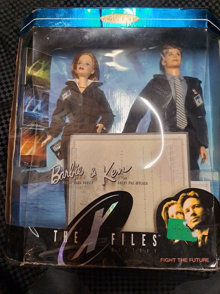 Barbie & Ken The X-Files Giftset, a Collector Edition doll set from 1998 by Mattel