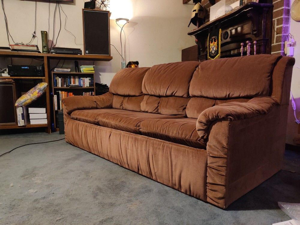 Near Mint Vintage Queen Sleeper sofa / Couch