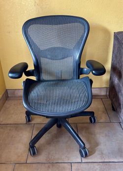 Herman Miller Aeron Grey Size B Office Chair