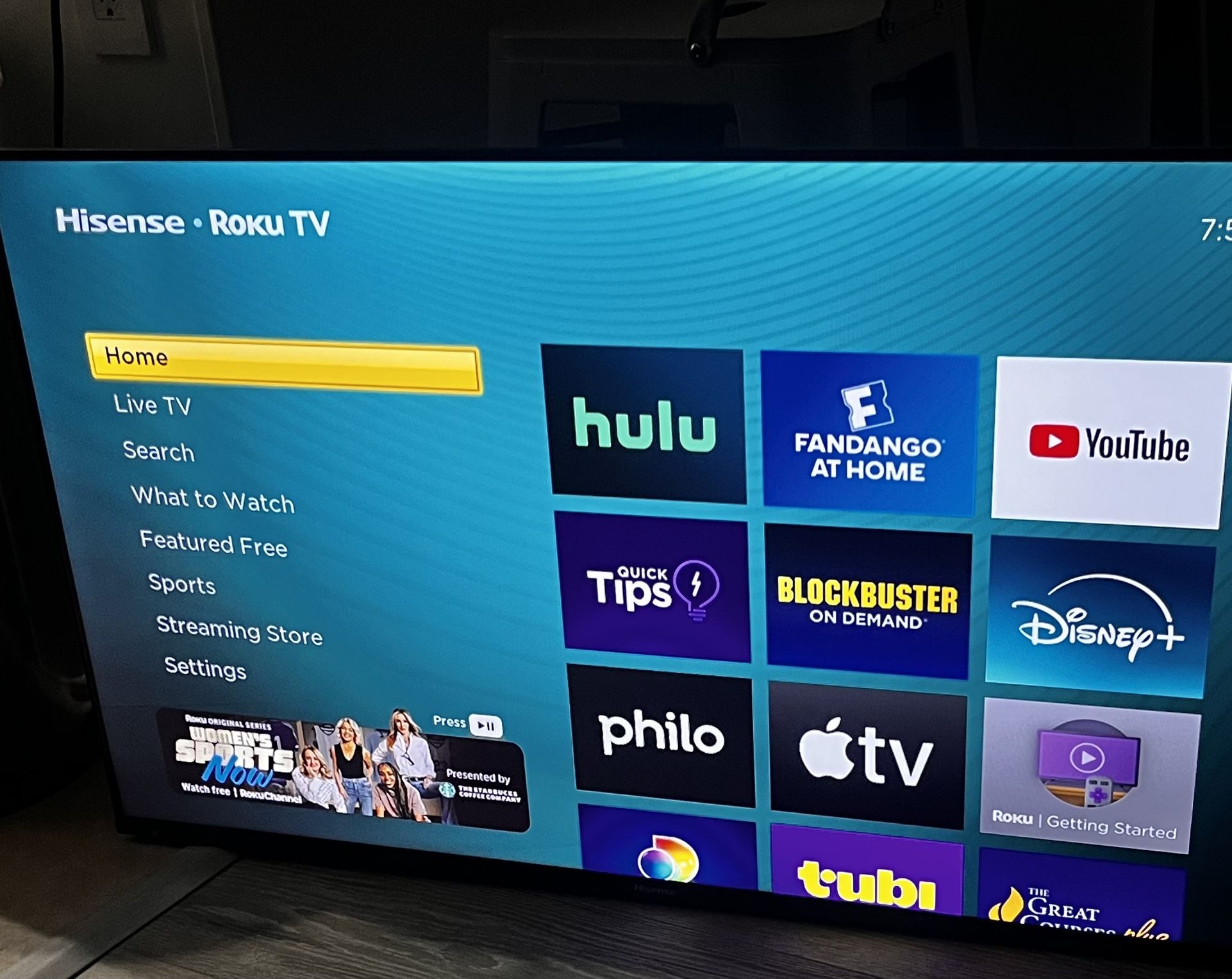 TV 43" HI Sense Full HD Roku Smart TV (43H4030F3) - Used, Good Condition
