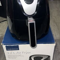 Insignia 3.2L Air Fryer – Like New