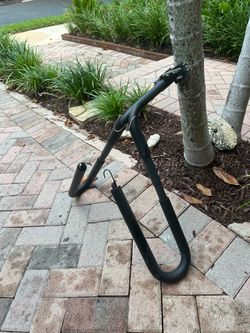 Sturdy bicycle surfboard rack