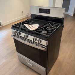 BRAND NEW GE Gas Stove