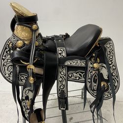 Nueva Montura Charra Pitiada Original Con Herraje Y Fuste Chapeado En Oro