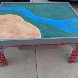 Childrens' Play Tàble