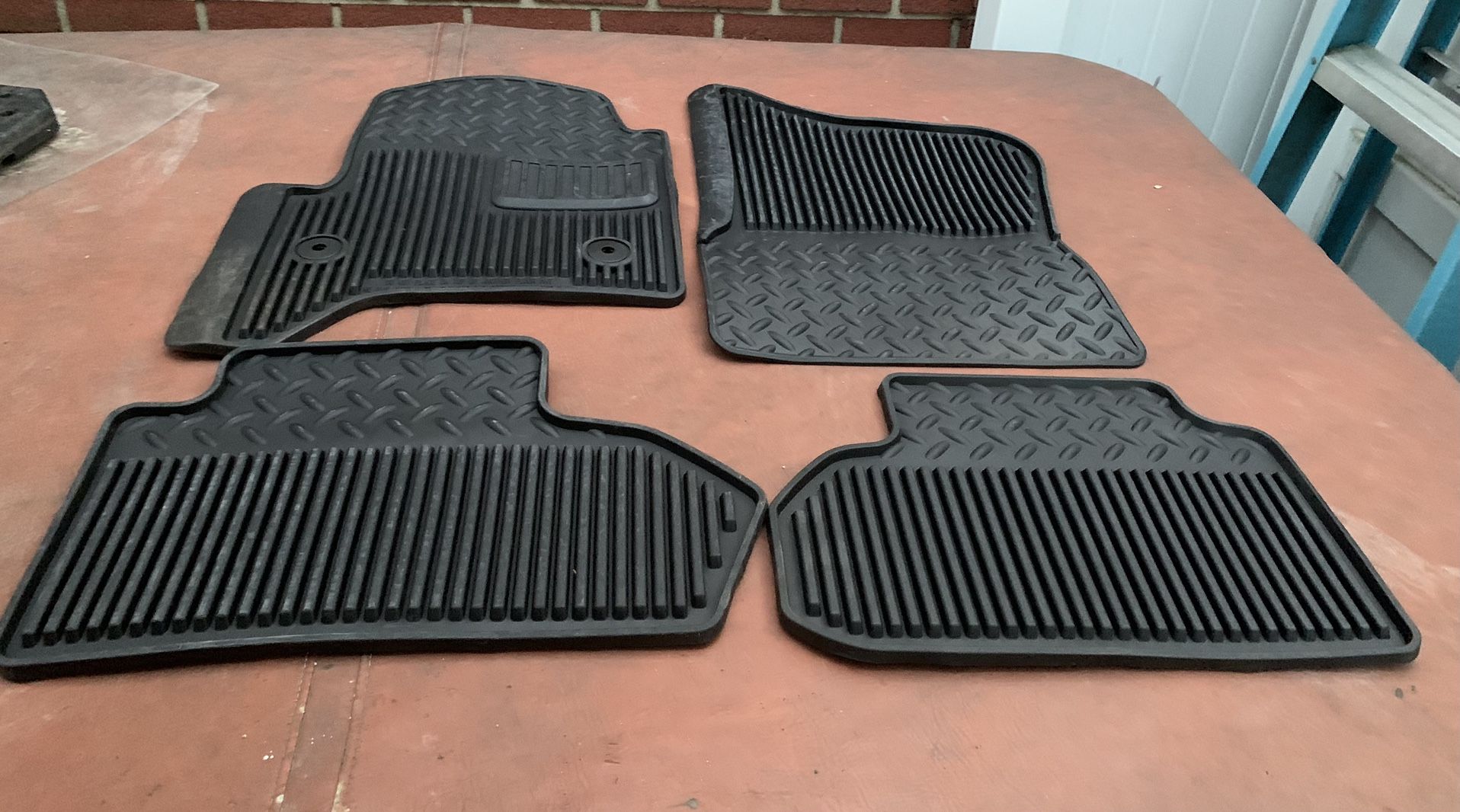 OEM New Chevy Silverado GMC Sierra 1500 Double Cab 4 Pc Rubber Floor Mats Set 2015-2019 OEM Chevy Silverado GMC Sierra 1500 Double Cab Rubber Floor M