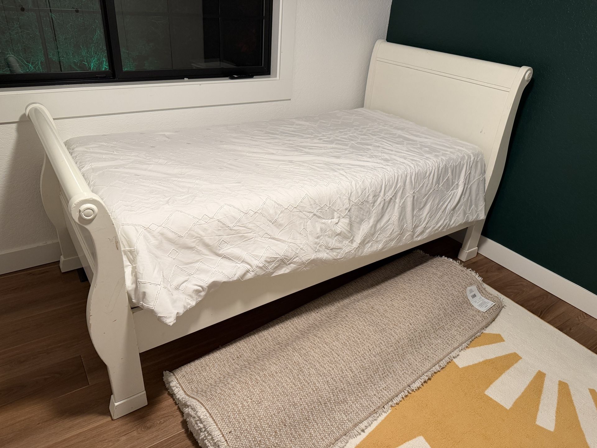 Twin Sleigh Bed With Purple Mattress