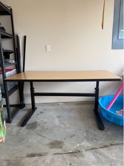 Adjustable desk