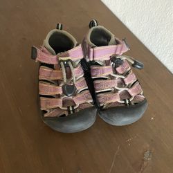 Girl Keen Sandals Size 8