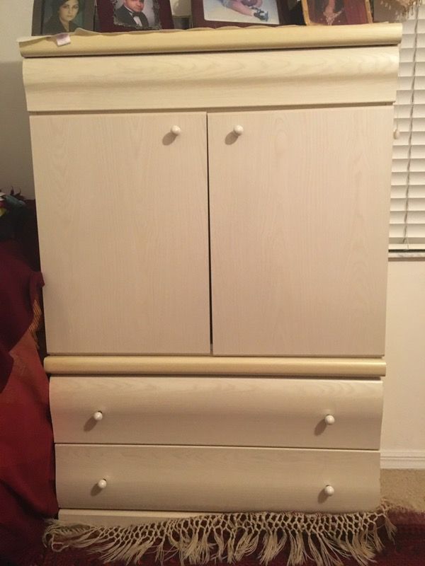 Rooms to Go Chest