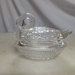 VINTAGE IMPERIAL CLEAR GLASS SWAN ON NEST DISH 