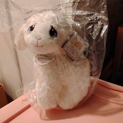 New Precious Moments Lamb Sheep Musical Jesus Loves Me