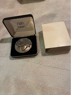 Caesars Casino “ Elvis Presley” 25th Anniversary Commemorative Coin