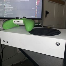 Xbox Series S with External Hard drive (1TB) 
