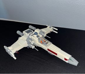Lego Star wars set: Luke Skywalker X-Wing fighter (Completed)