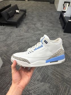 Jordan 3 Unc with scratches