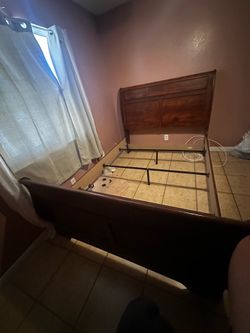 Queen size wood bed frame