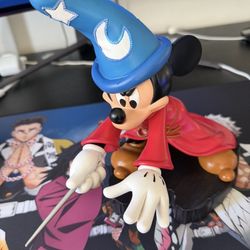 Disney parks Sorcerer Mickey Mouse Statue 9” - Fantasia with Head Lights Up