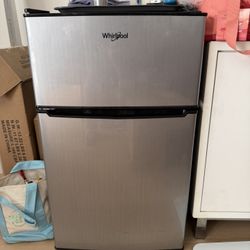 Whirlpool 3.1 Cu Ft Mini Refrigerator 