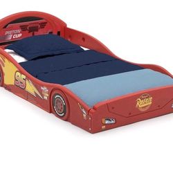 Delta Children Disney Pixar Cars Lightning McQueen Race Car Bed