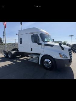 2020 freightliner sleeper mid roof