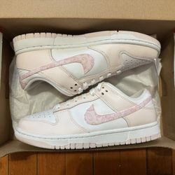 Nike Dunk Low size 7.5 Women’s / 6 Men’s New 