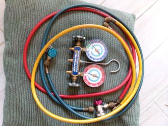Yellow Jacket HVAC A/C Refrigeration Manifold Gauge Set w/ Hoses & Quick Connects
