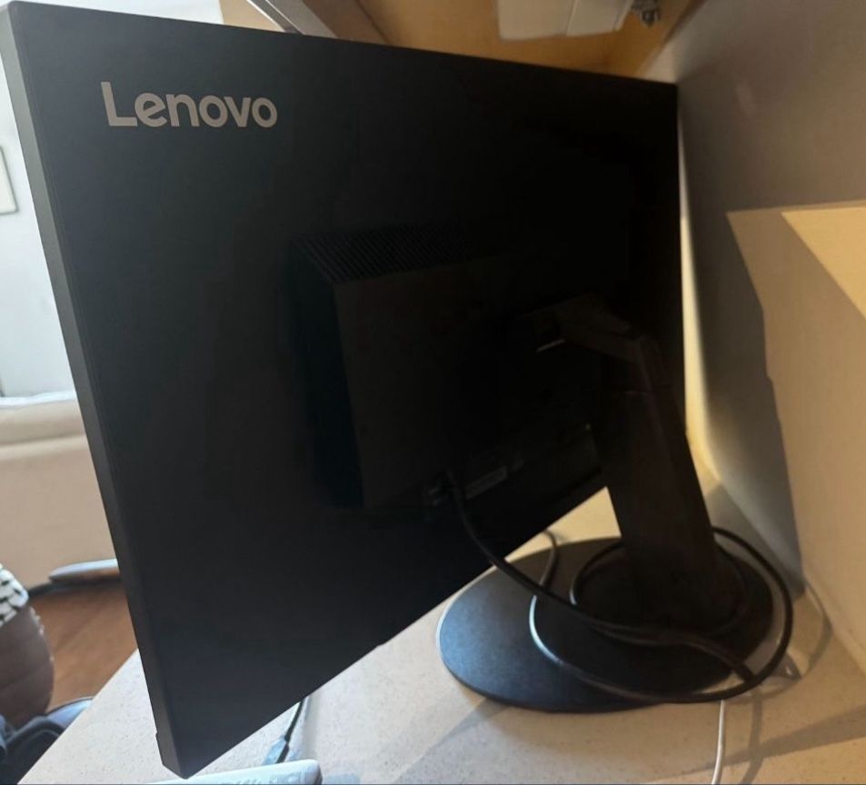 Lenovo Desktop Monitor (27”)