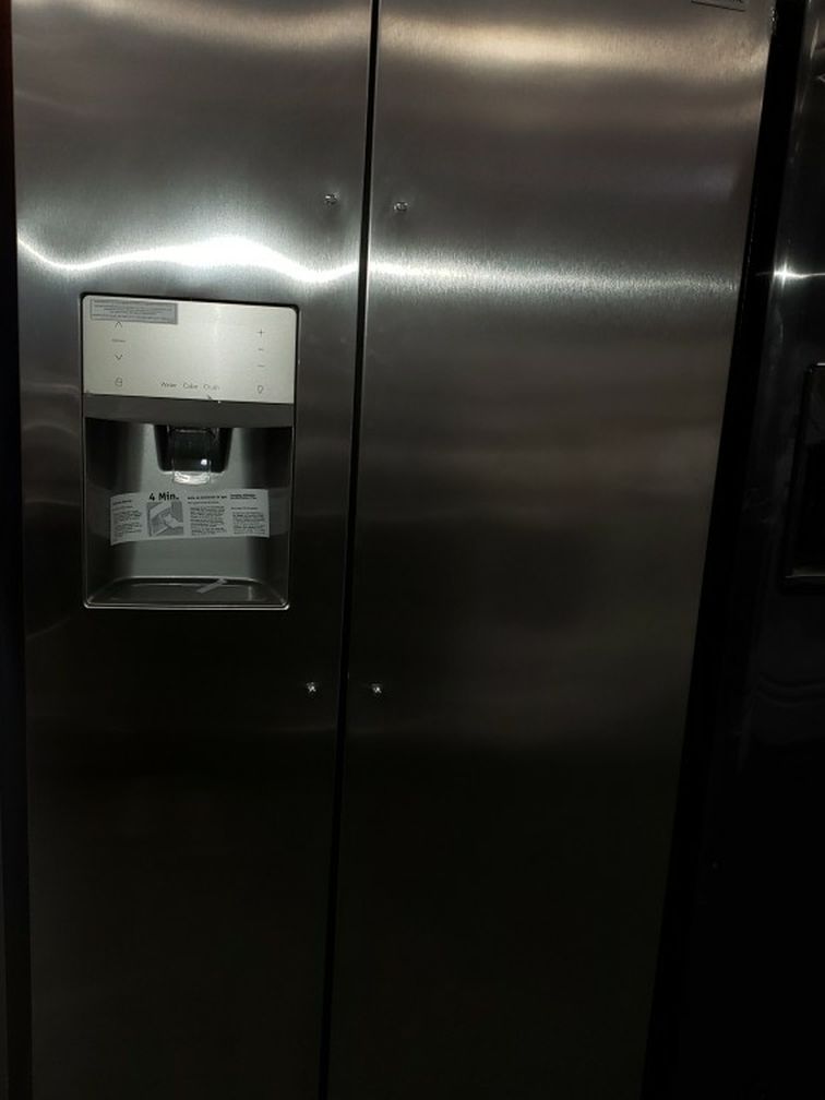 Frigidaire 36"wide Side By Side Stainless Steel Refrigerator New Scratch And Dent