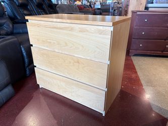 31.5″ Wide Three Drawer Dresser