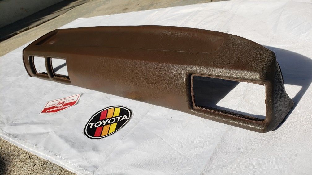1984 To 1988 TOYOTA Pickup 4runner Dash Pad Tablero Brown Excellent