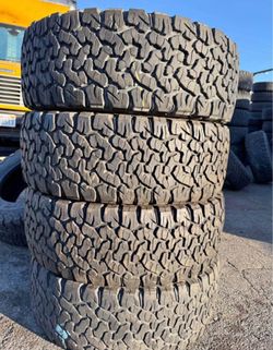 285/70/17 Bfgroodrich Selling a set of 4 tires in excellent condition 🫡