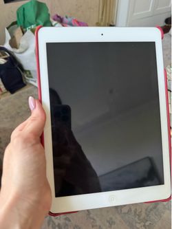 Apple iPad Air 32GB Wi-Fi (1st Gen) – Great Condition + Case