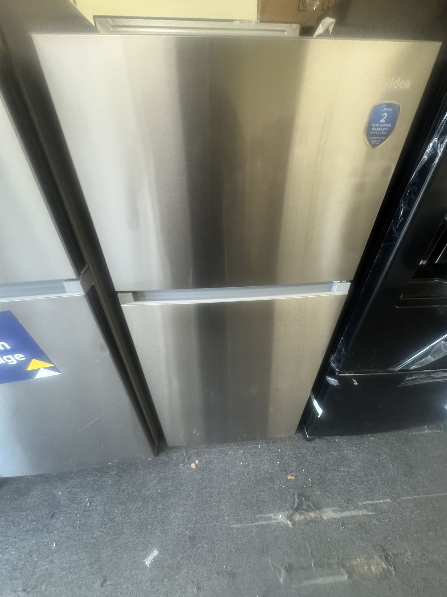 Midea 27.5 Top Freezer