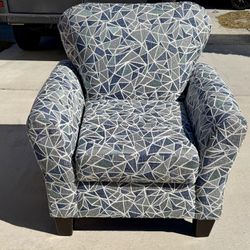 🪑 Modern Accent Armchair – Geometric Pattern – Clean & Comfortable