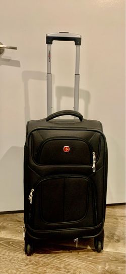 Carry on used twice SWISS GEAR H23” w14” D9”. Like new. El portal area pick up!!