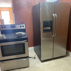 Frigidaire Microwave , Stove and Refrigerator In great Conditions 