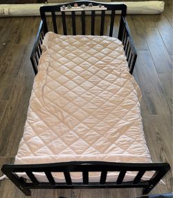 Toddler bed