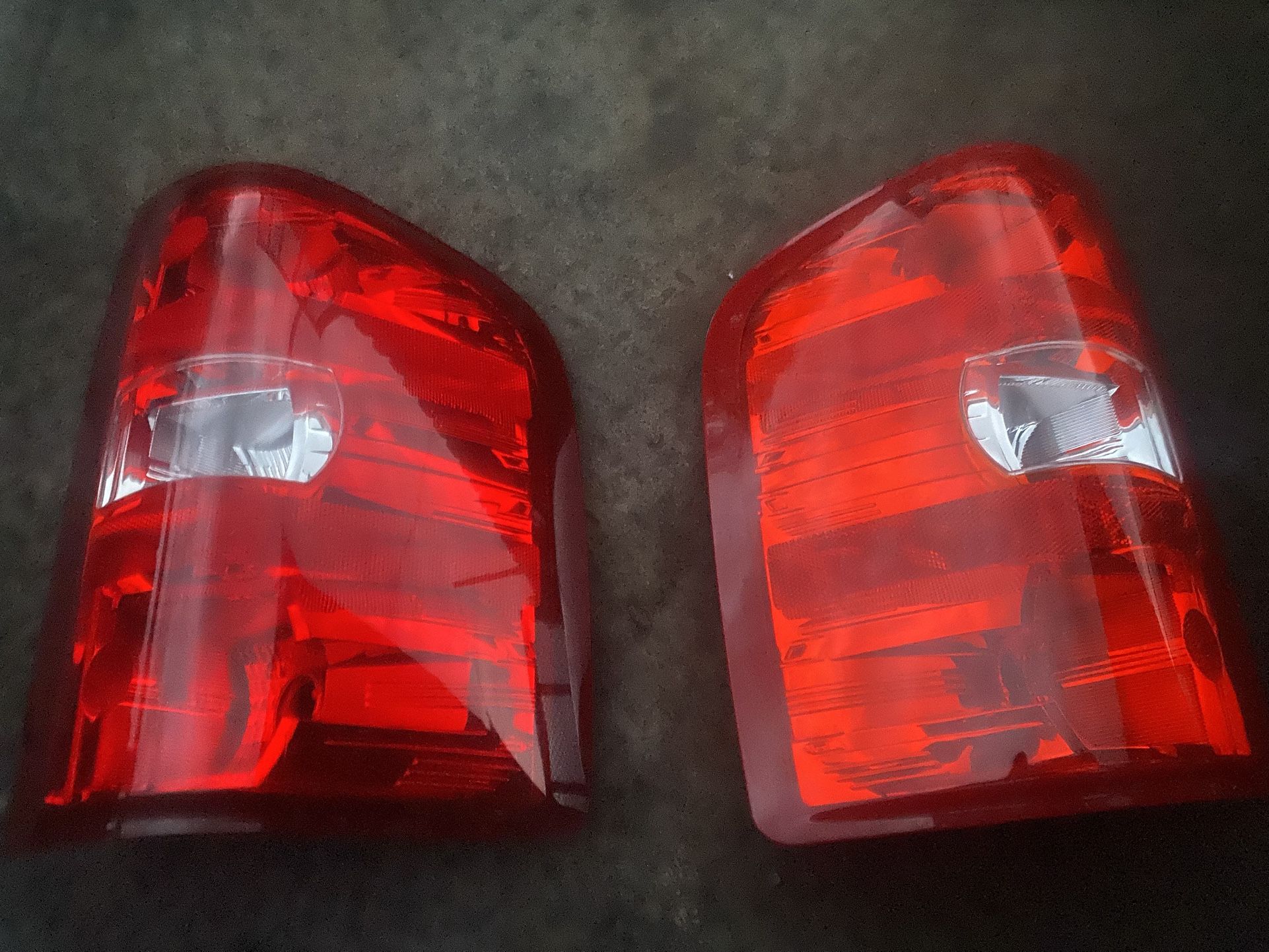 2007-14  Chevrolet Silverado Tail Lights