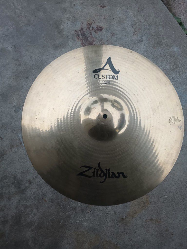 Zildjian 19 inch A Custom Crash Cymbal good condition 