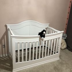 DaVinci 4-in-1 Convertible Crib