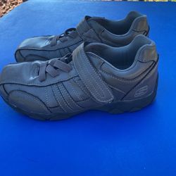Boys shoes, size 3 1/2