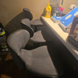 4 bar stools