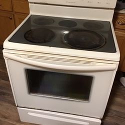 Stove For Sale / Frigidaire 