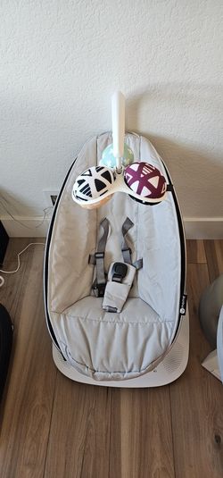 4 Moms Mamaroo Like New!