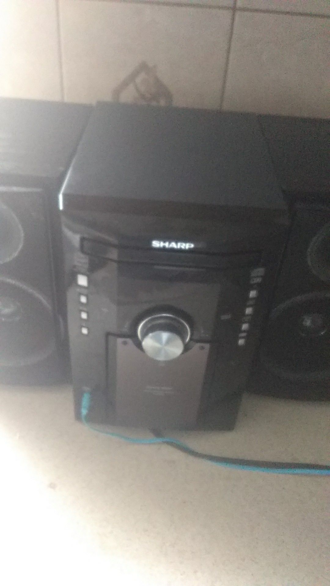 Sharp radio like new everything works its super loud in clear