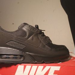 Air Max 90s     Triple Black 